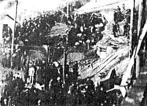 Monongah, 6 dicembre 1907: la folla dei soccorritori intorno alla voragine del pozzo n8