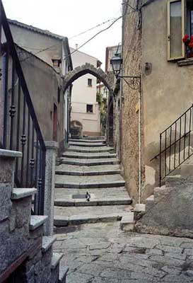 Middellandse Architectuur: San Giovanni in Fiore: Noormaanse Arc, XII eeuw